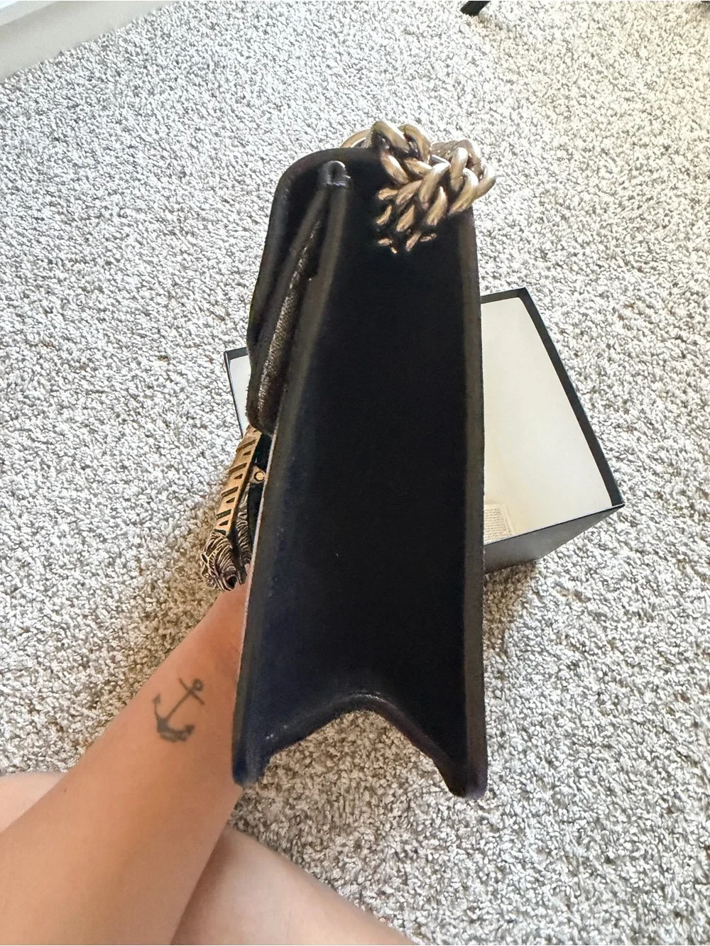 Gucci signature gg